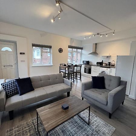 Warner Brothers Apartment Watford  Exteriör bild