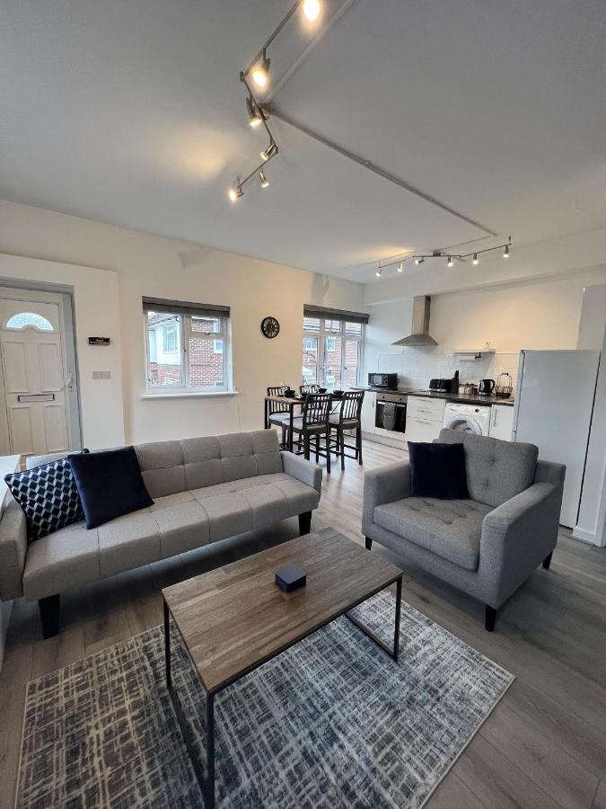 Warner Brothers Apartment Watford  Exteriör bild