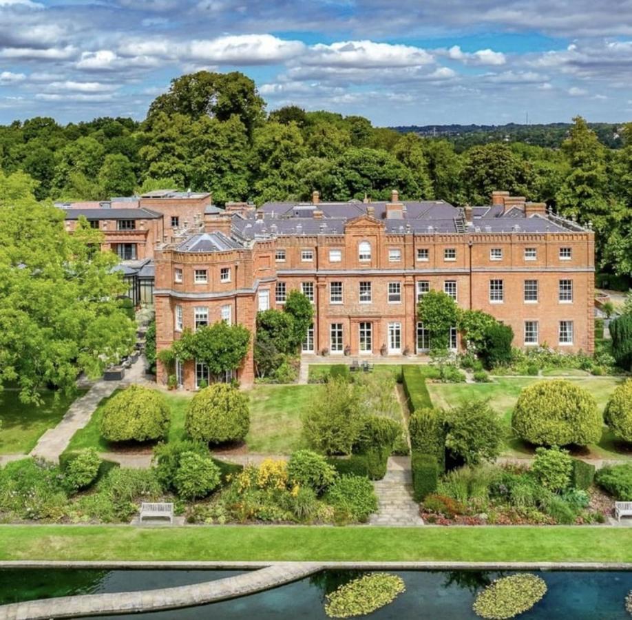 Warner Brothers Apartment Watford  Exteriör bild